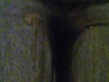 Adolescente FTM encerrada en jeans no puede contener la orina