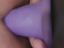 Chica trans montando su consolador