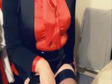 Travesti abriendo las piernas y mostrandose