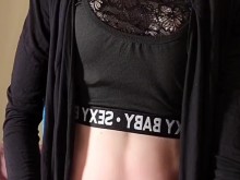Chica con polla gorda provocando tu pequeño pene (semen con manos libres)