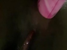¡Chico cachondo ftm se folla el culo con una lata de gel de baño!