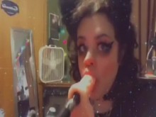 Trans femboy utiliza máquina de follar