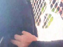 crossdresser flasheo rápido jaula de castidad al aire libre