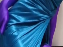 Travesti Zentai japonés con vestido de satén