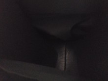 ¡Las bragas (crossdresser) se ven a través de las pantimedias negras!