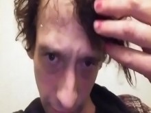 Cabello recién llovido, uñas rosadas Transgal necesita que me chupes para poder follarte el coño