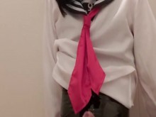 Vistiendo un traje de marinero y montando un consolador, anímelo balanceando la cadera, soltando 3 días de semen y eyaculando. Vídeo vertical.