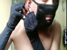 Chica transexual con travestis con ligueros y medias corporales