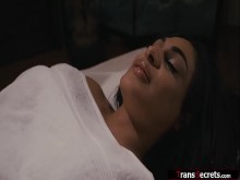 Transexual tetona Eva Maxim anal por masajista