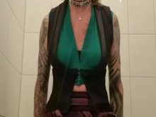 Sissy puta se folla su juguete